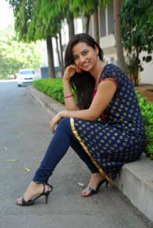 Isha Chawla feet photo 3