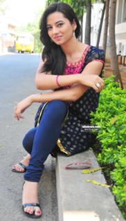 Isha Chawla feet photo 17
