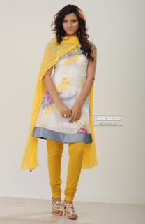 Isha Chawla feet photo 3
