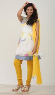 Isha Chawla feet photo 16