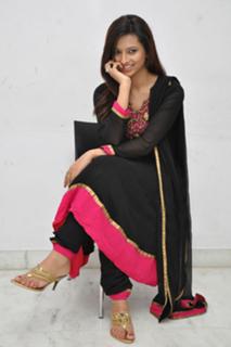 Isha Chawla feet photo 6