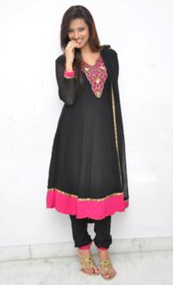Isha Chawla feet photo 4