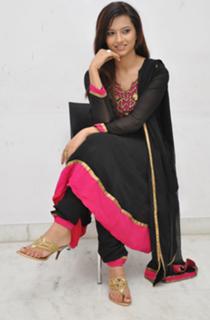 Isha Chawla feet photo 3