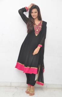 Isha Chawla feet photo 14