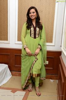 Isha Chawla feet photo 1