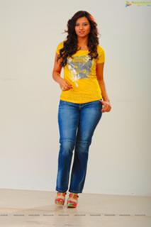 Isha Chawla feet photo 11