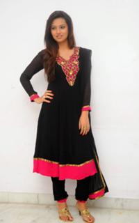 Isha Chawla feet photo 8