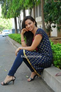 Isha Chawla feet photo 4