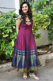 Isha Chawla feet photo 3