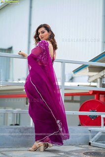Isha Chawla feet photo 6