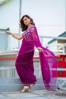 Isha Chawla feet photo 5