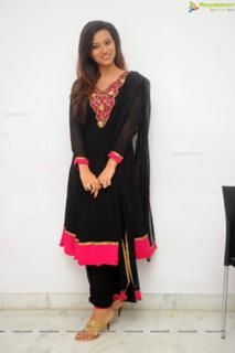 Isha Chawla feet photo 17