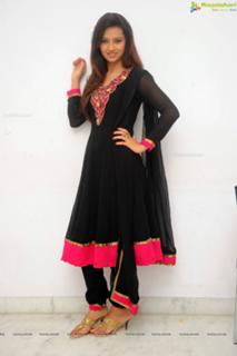 Isha Chawla feet photo 16