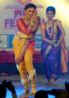 Isha Koppikar feet photo 17