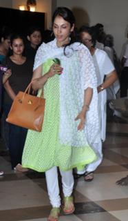 Isha Koppikar feet photo 15