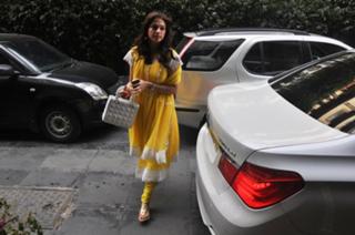 Isha Koppikar feet photo 12