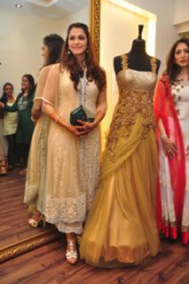Isha Koppikar feet photo 3