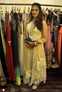 Isha Koppikar feet photo 15