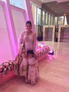 Isha Koppikar feet photo 8