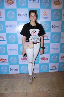 Isha Koppikar feet photo 11