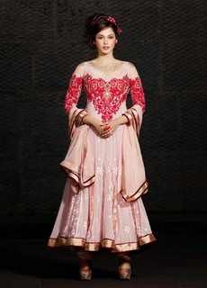 Isha Koppikar feet photo 8