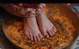 Isha Koppikar feet photo 17