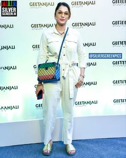 Isha Koppikar feet photo 14