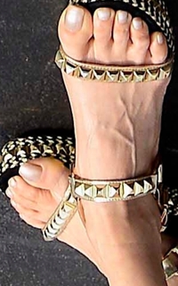 Isha Koppikar feet photo 2