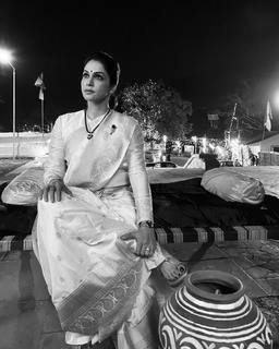 Isha Koppikar feet photo 14