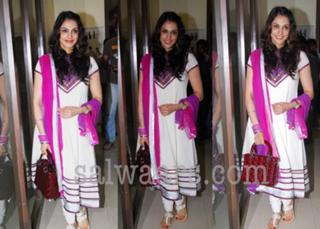 Isha Koppikar feet photo 6