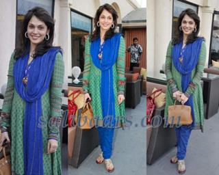 Isha Koppikar feet photo 2