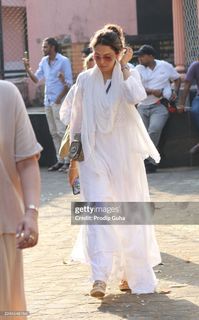 Isha Koppikar feet photo 6