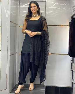 Isha Rikhi feet photo 18