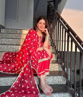 Isha Rikhi feet photo 20