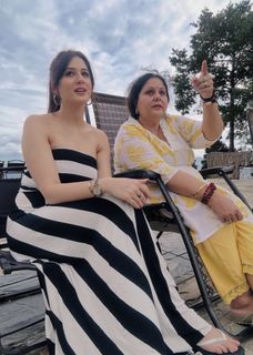 Isha Rikhi feet photo 20