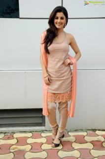 Isha Talwar feet photo thumbnail