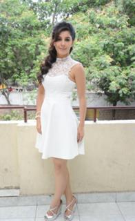 Isha Talwar feet photo thumbnail