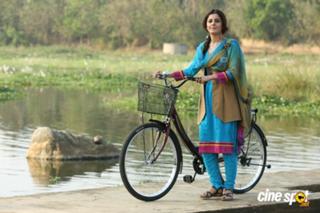 Isha Talwar feet photo thumbnail