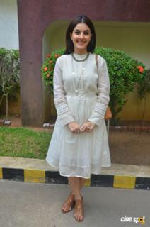 Isha Talwar feet photo thumbnail
