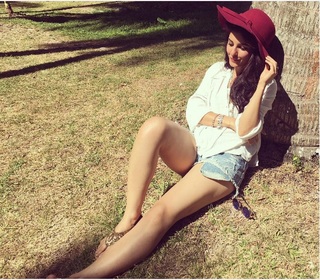 Isha Talwar feet photo thumbnail