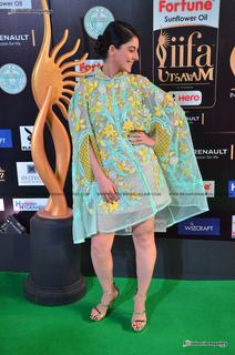 Isha Talwar feet photo thumbnail
