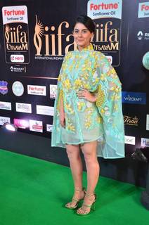 Isha Talwar feet photo thumbnail