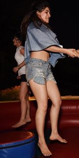 Isha Talwar feet photo thumbnail