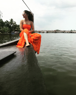 Isha Talwar feet photo thumbnail
