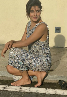 Isha Talwar feet photo thumbnail