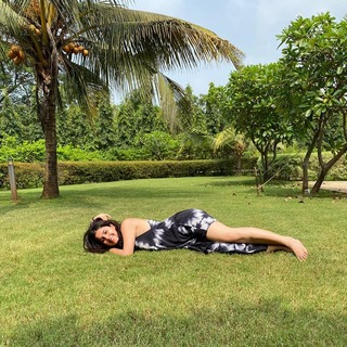 Isha Talwar feet photo thumbnail
