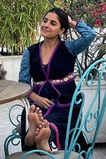 Isha Talwar feet photo thumbnail