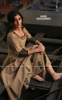 Isha Talwar feet photo thumbnail