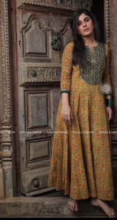 Isha Talwar feet photo thumbnail
