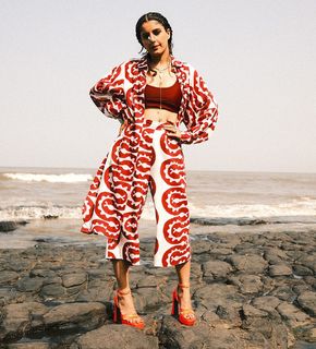 Isha Talwar feet photo thumbnail